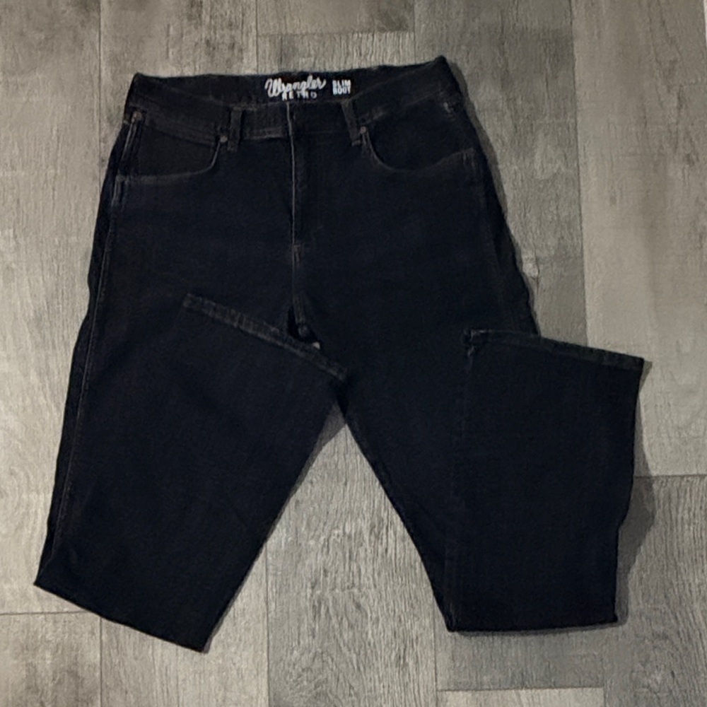 Wrangler Men's Relaxed Fit Dark Denim Jeans